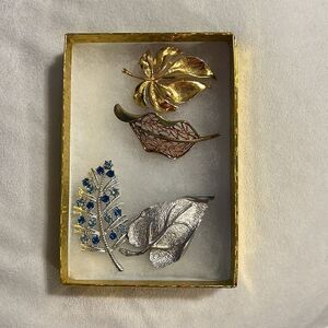 4 Beautiful brooches  